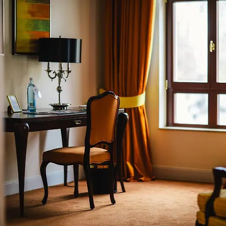 Relais & Chateaux Buelow Palais