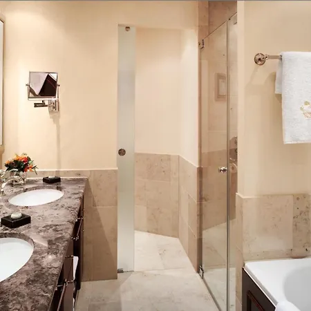 Relais & Chateaux Buelow Palais Szálloda 5*