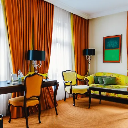 Relais & Chateaux Buelow Palais