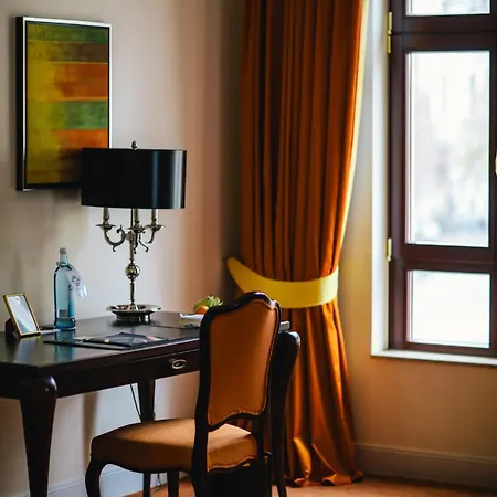 Relais & Chateaux Buelow Palais