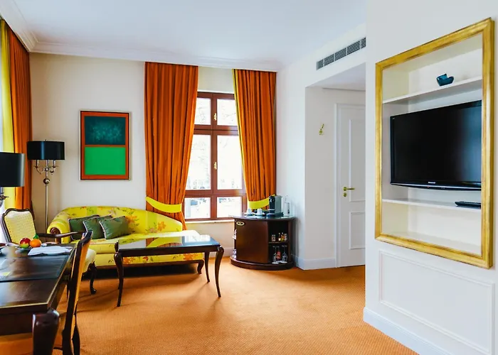 Relais & Chateaux Buelow Palais