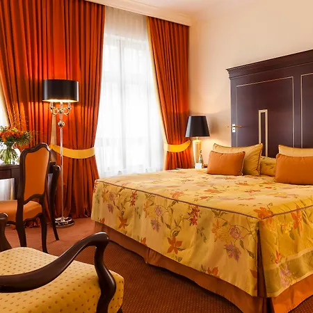 Relais & Chateaux Buelow Palais Hotel Dresden