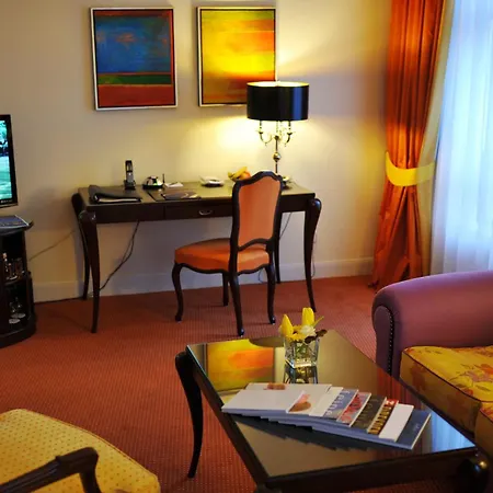 Relais & Chateaux Buelow Palais Hotel Dresden