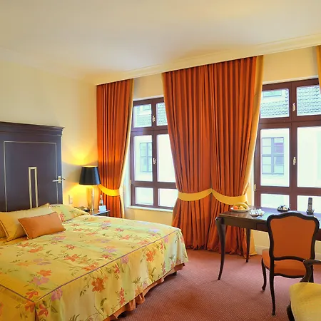 Relais&châteaux Bülow Palais 5*