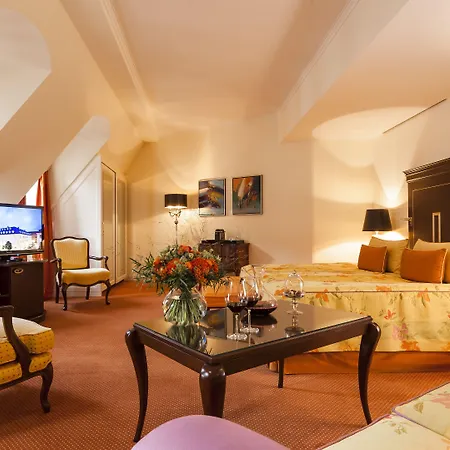 Relais&châteaux Bülow Palais Hotel