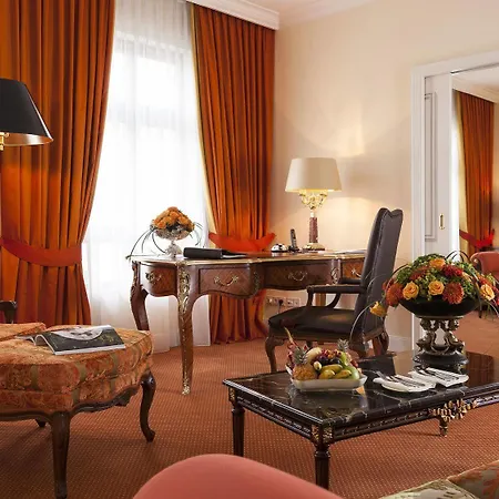 Relais & Chateaux Buelow Palais Hotel Dresden